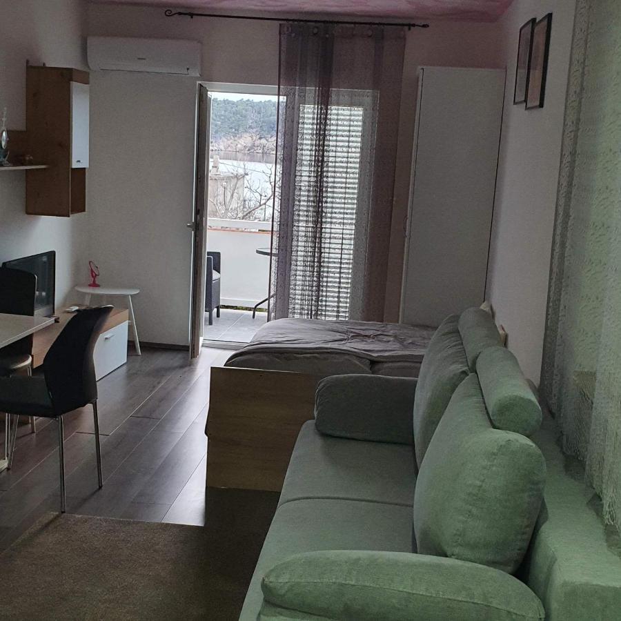 6 M, 50 M Do Plaze Apartment Barbat na Rabu Exterior photo