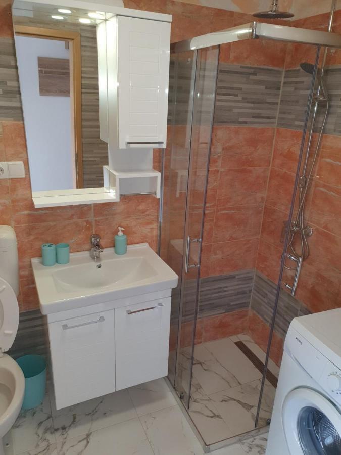 6 M, 50 M Do Plaze Apartment Barbat na Rabu Exterior photo