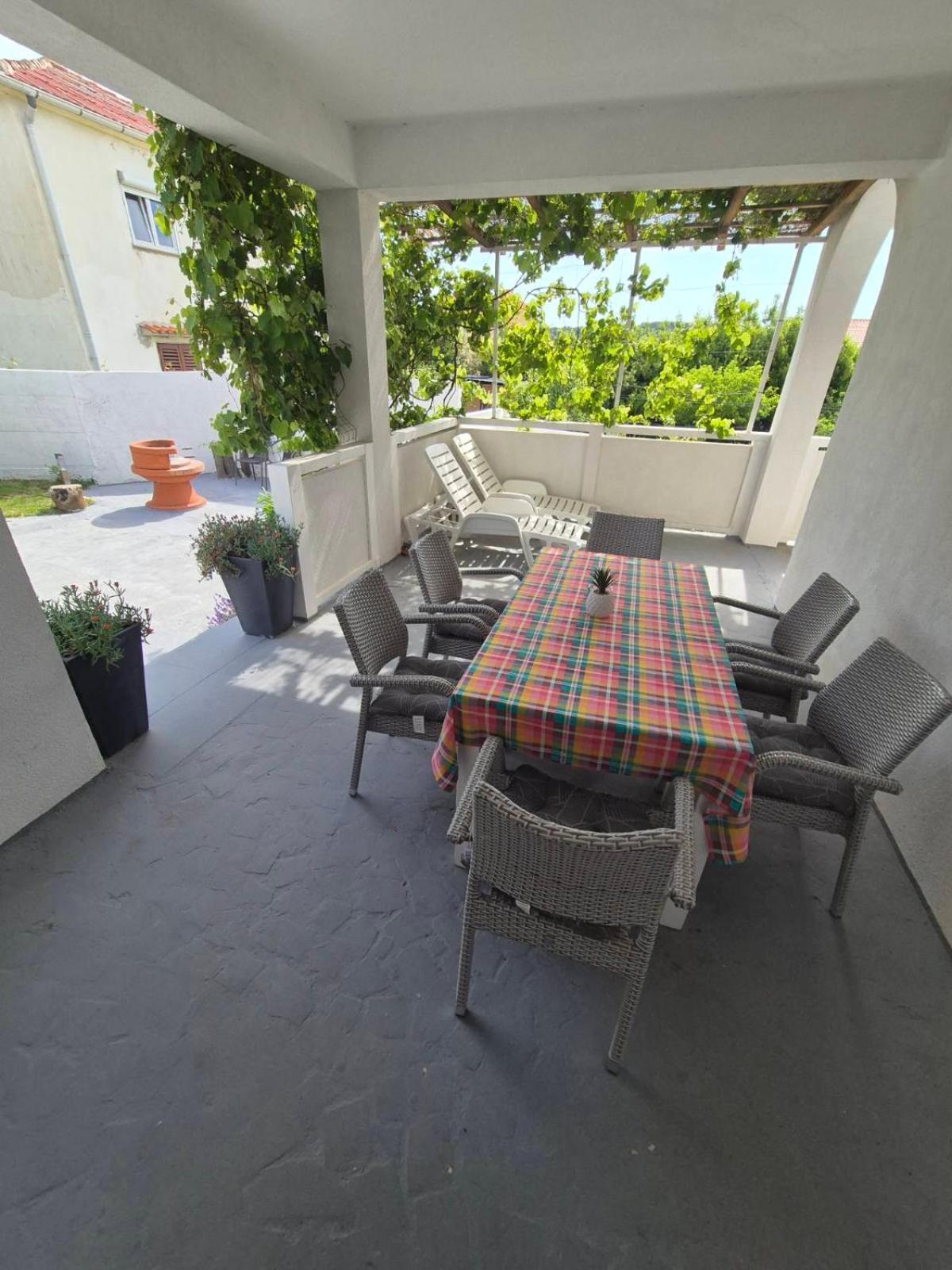 6 M, 50 M Do Plaze Apartment Barbat na Rabu Exterior photo