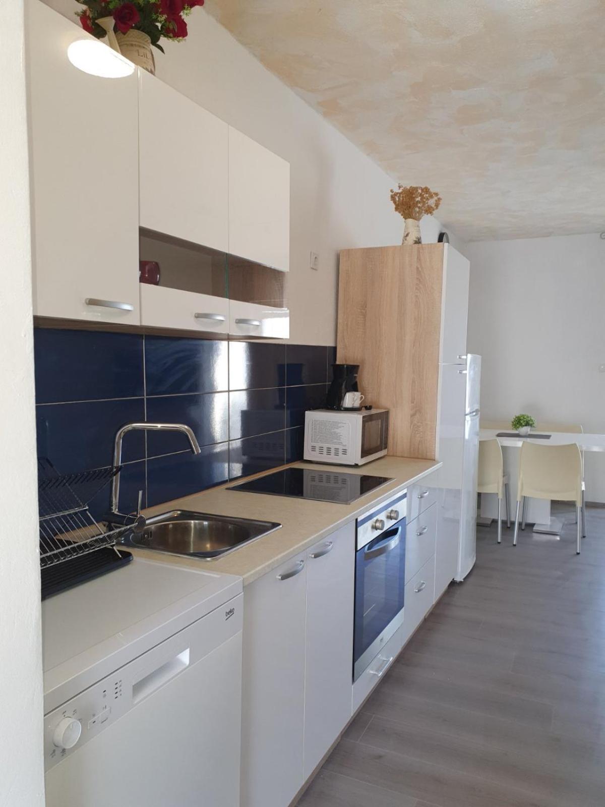 6 M, 50 M Do Plaze Apartment Barbat na Rabu Exterior photo