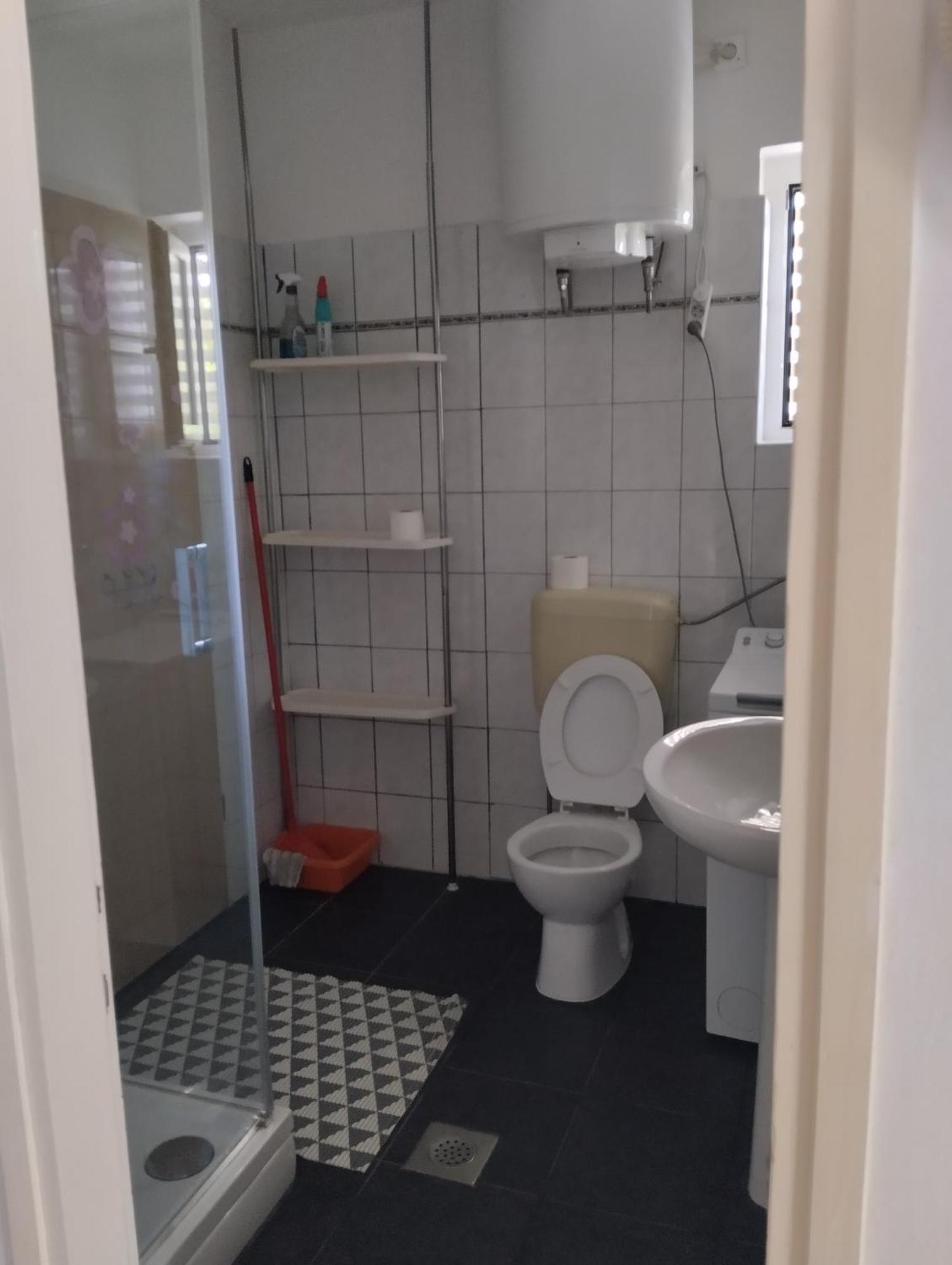 6 M, 50 M Do Plaze Apartment Barbat na Rabu Exterior photo