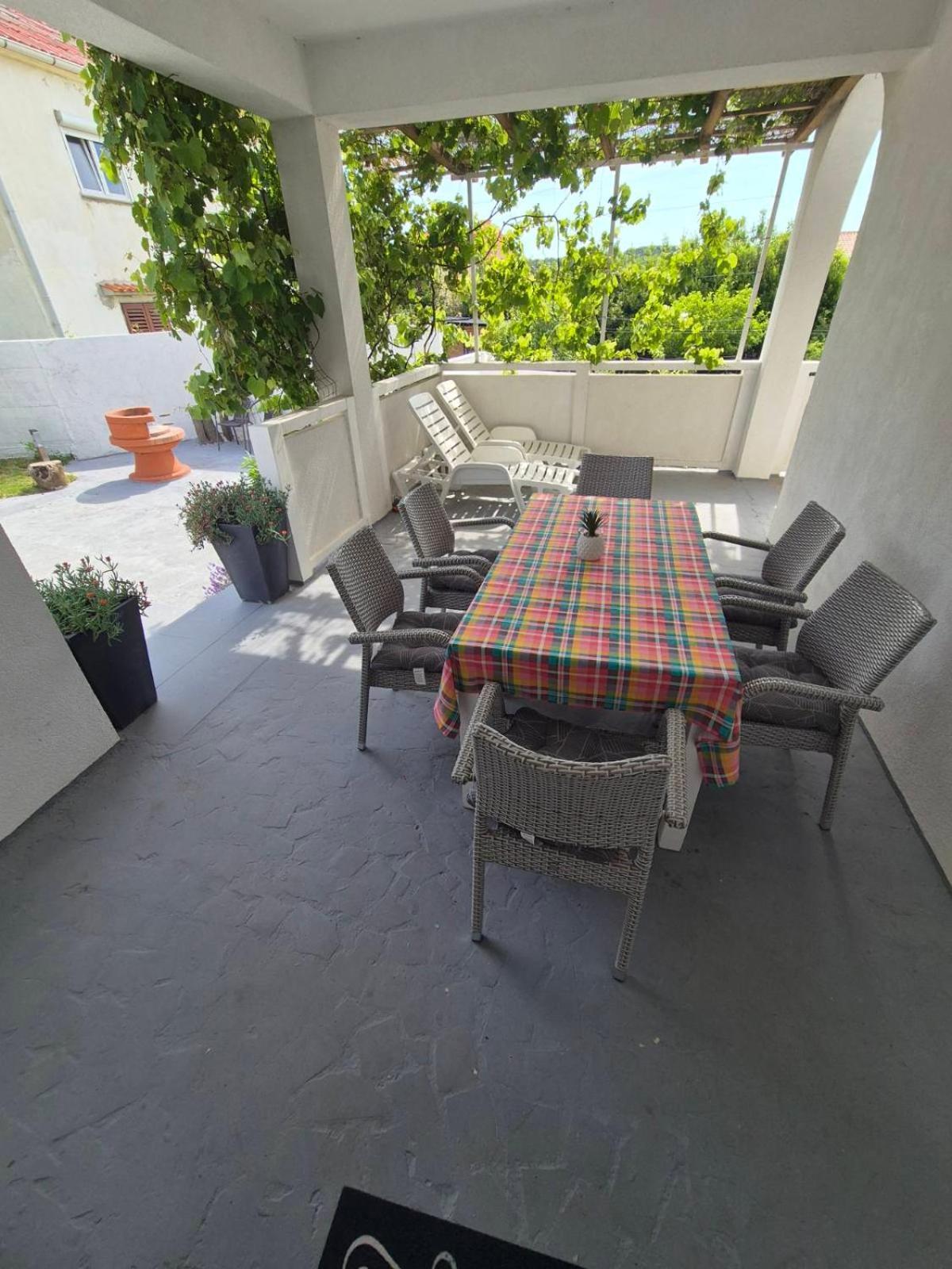 6 M, 50 M Do Plaze Apartment Barbat na Rabu Exterior photo