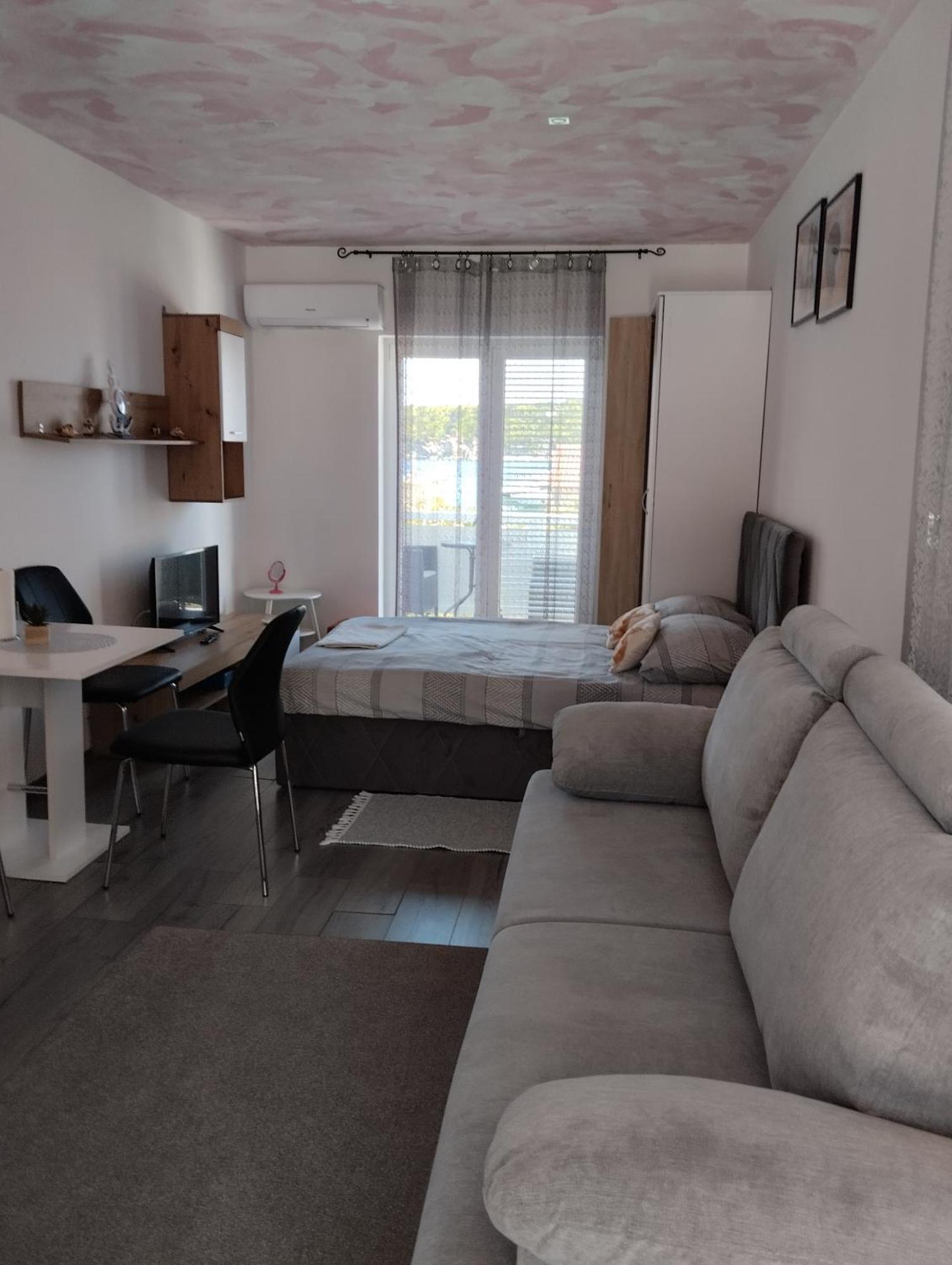 6 M, 50 M Do Plaze Apartment Barbat na Rabu Exterior photo